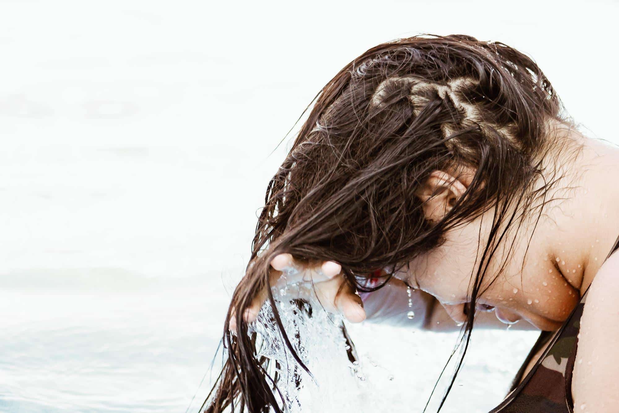 The Best Way to Remove Toxins From Your Hair